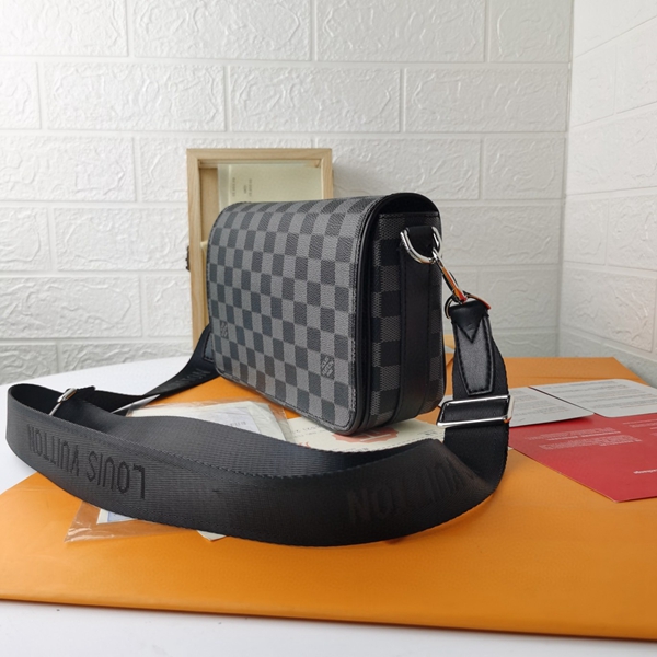 ルイヴィトンバッグ背面デザイン